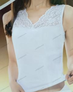 Camiseta algodón cuello v y encaje